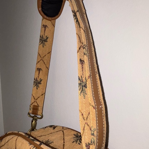 Chic Pegasus Tan Palm Tree Women's Travel Bag - Picture 7 of 15